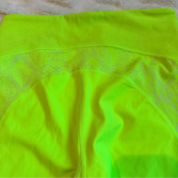 ATHLETA Stay Fly Neon Reflective 9” Biker Shorts Gym Yoga Cycle Green Yellow S - Picture 5 of 10